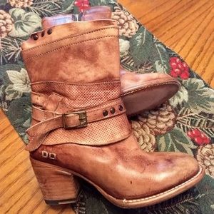 👢 Beautiful bed Stu Boots.